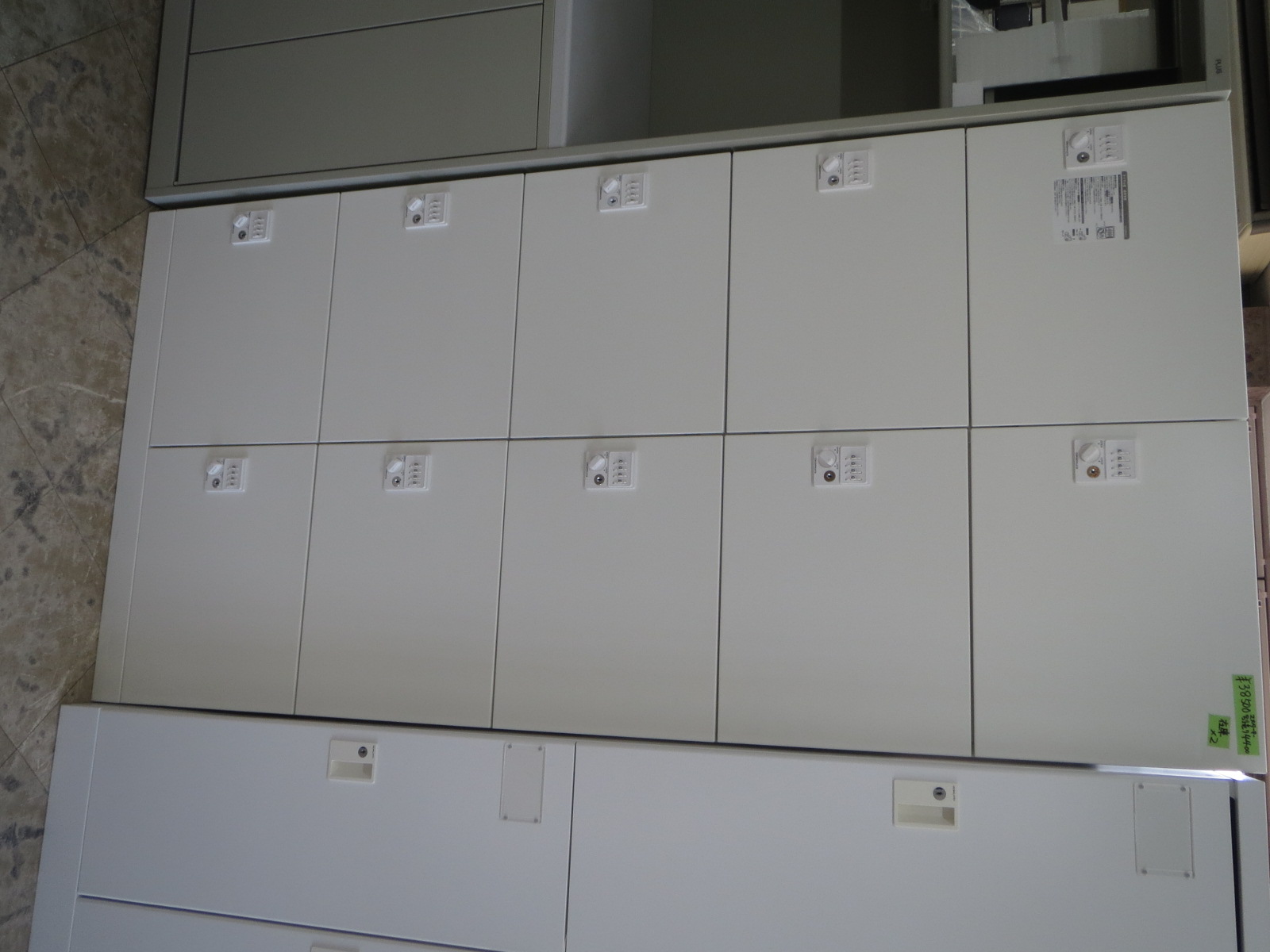 オカムラ　ピクスライン　ダイヤル式10人用ロッカー