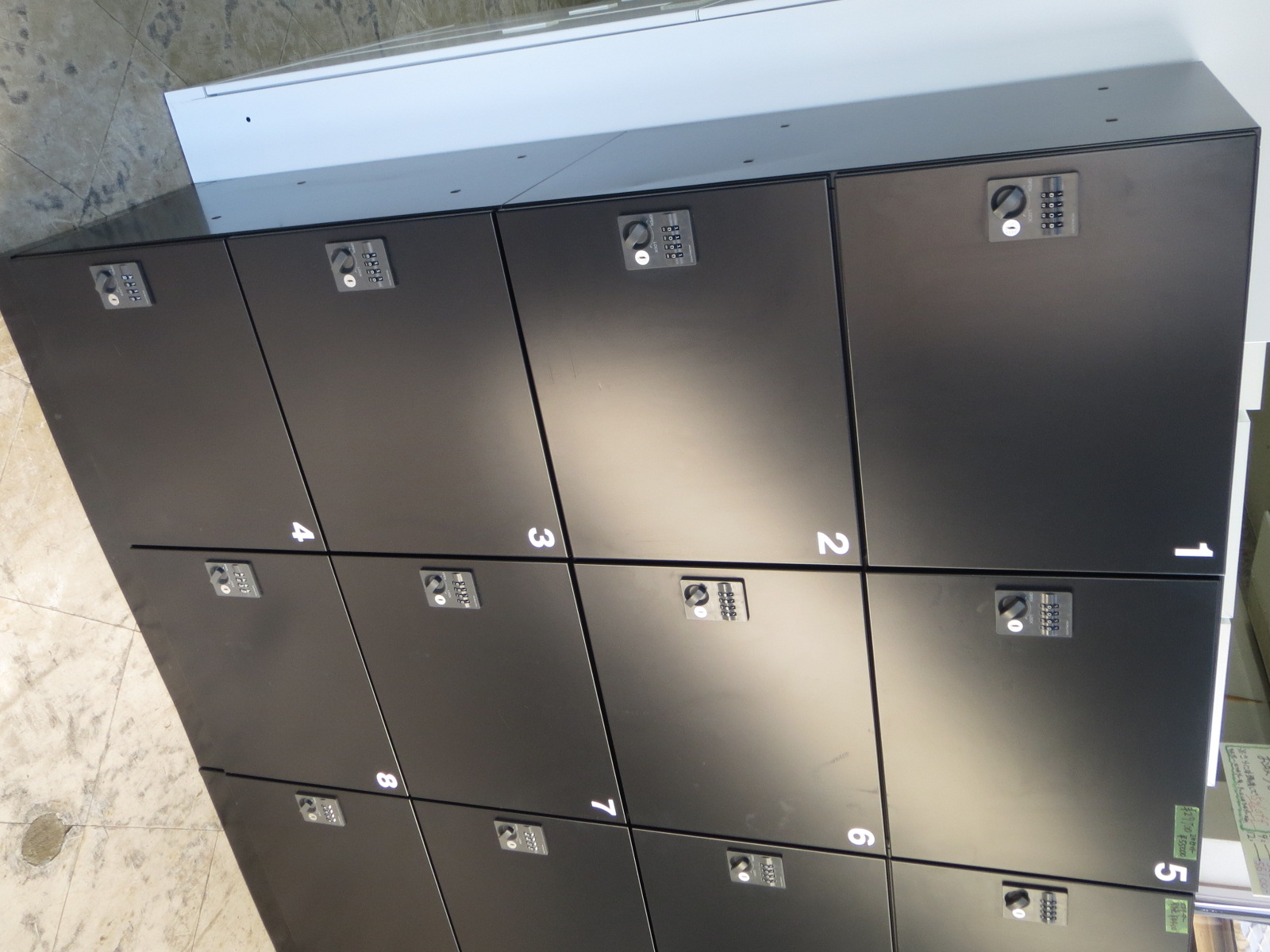 コクヨ　ダイヤル式8人用ロッカー