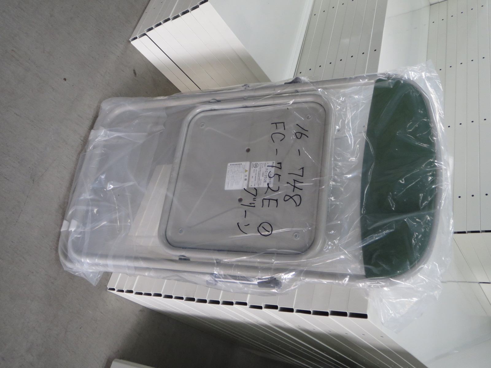 プラス　折り畳みチェア　アウトレット品