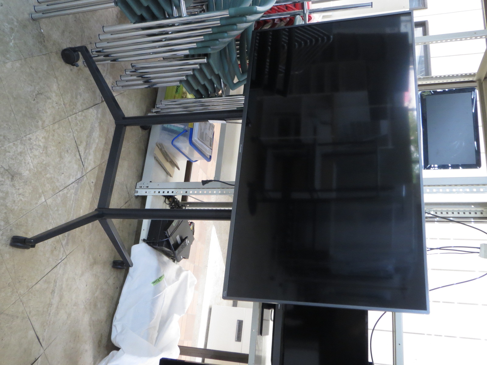 FUNAI　スタンド付55型テレビモニター